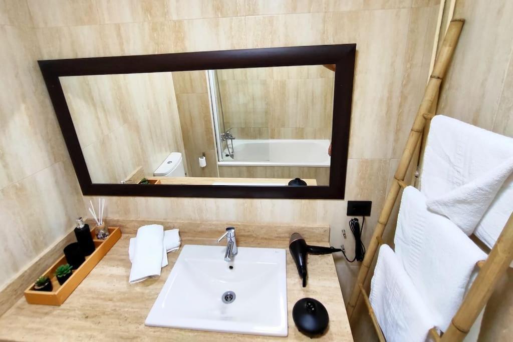 Tranquilo Apartamento Con Parking Gratis Vigilado 24H Vigo Exterior photo